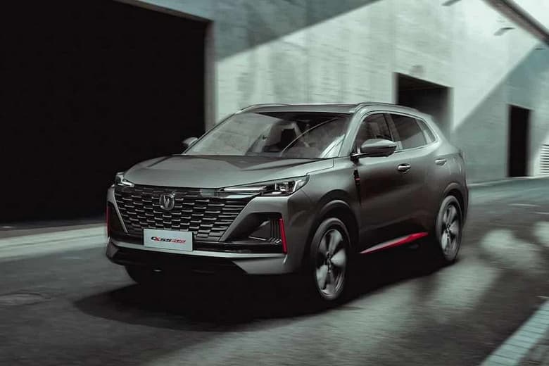 Заметно мощнее и современнее предшественника: в России выходит новый кроссовер Changan CS55 Plus