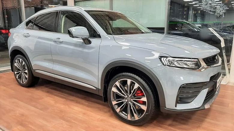 В России Geely Tugella получила важную «зимнюю» опцию и новый цвет 