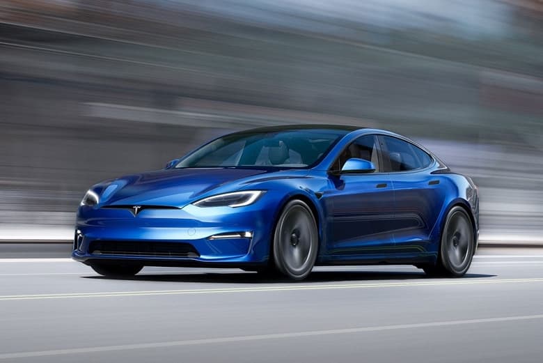 Tesla Model S на автопилоте проехала на красный сигнал светофора: водитель обвиняется в двойном убийстве