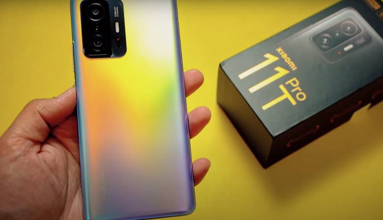 Скидка, кешбэк и бесплатный Xiaomi Mi Band 5: такие подарки получают покупатели смартфона Xiaomi 11T Pro, который уже распаковали на видео в Индии