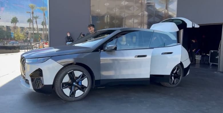 619 л.с., разгон от 0 до 100 км/ч за 3,8 с и действительно меняющий цвет кузов. Представлен электромобиль BMW iX M60 619 л.с., разгон от 0 до 100 км/ч за 3,8 с и действительно меняющий цвет кузов. Представлен электромобиль BMW iX M60