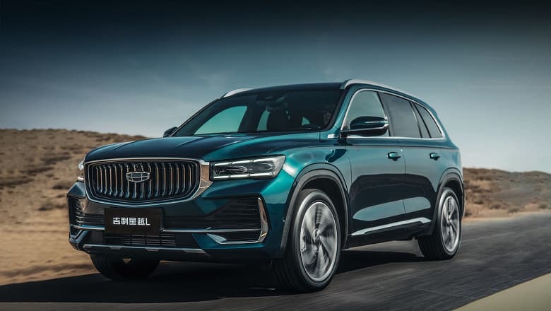 Большой кроссовер с двигателем Volvo, тремя дисплеями и адаптивным круиз-контролем перед выходом в России лишился некоторых функций