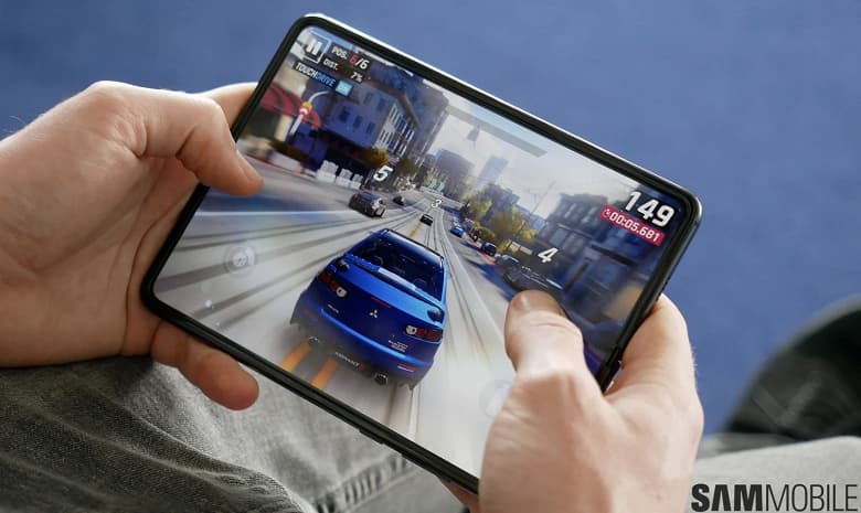 Смартфон Samsung Galaxy Fold 5G получил обновление Android 12