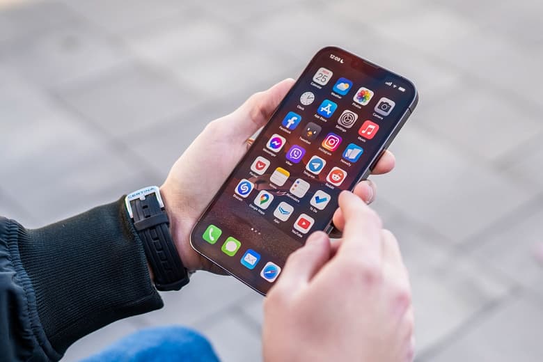 Закрытый из-за массового отравления, протестов и антисанитарии завод по производству iPhone снова начал свою работу