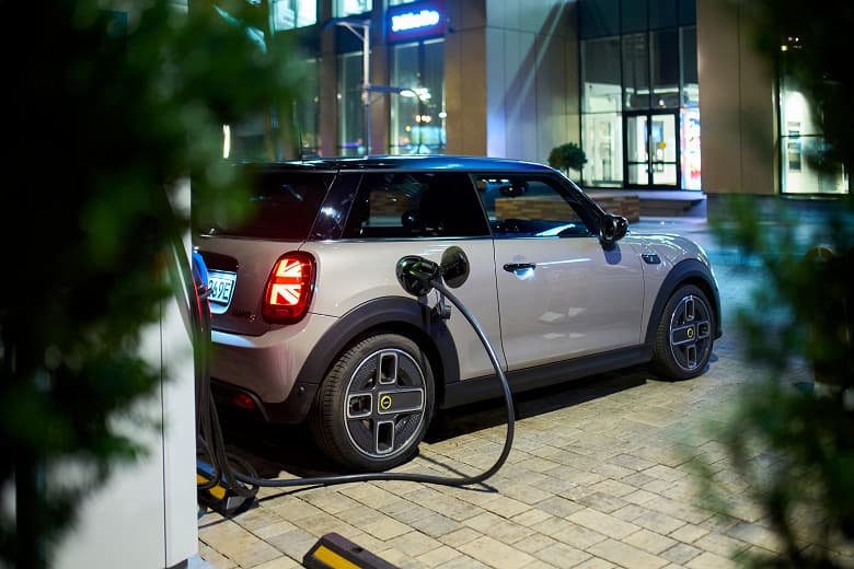 Официально: в России начали принимать заказы на электрический Mini Cooper SE