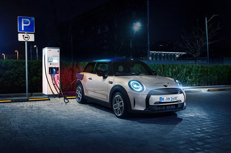 Официально: в России начали принимать заказы на электрический Mini Cooper SE