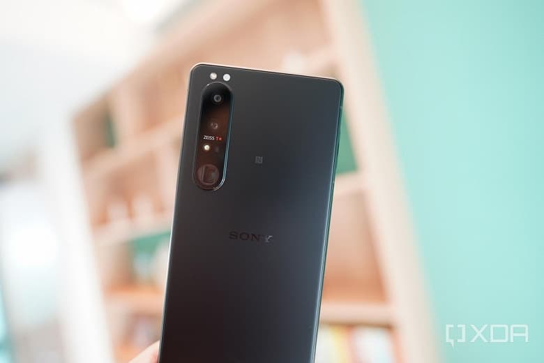 Sony Xperia 1 III и Xperia 5 III получили обновление до Android 12 в России