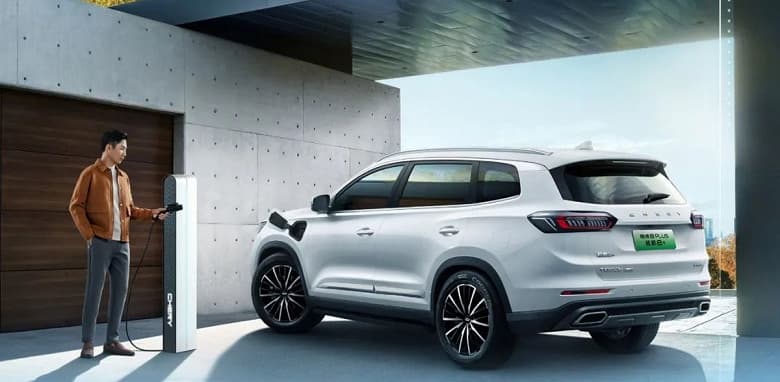 Расход 1 л на 100 км, разгон от 0 до 100 км/ч за 4,9 с и запас хода 100 км только на электричестве: представлен Chery Tiggo 8 Plus Kunpeng e+