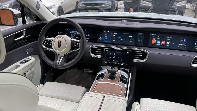 «Китаец» за 14 млн рублей: в России начались продажи электрического кроссовера Hongqi E-HS9