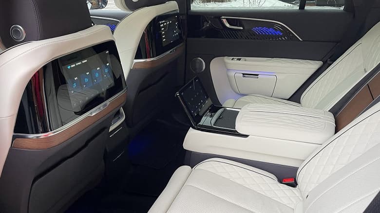 «Китаец» за 14 млн рублей: в России начались продажи электрического кроссовера Hongqi E-HS9