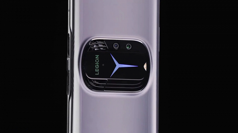 Samsung E4 AMOLED 144 Гц, два USB-C разъёма, RGB-подсветка, активное охлаждение и камера над экраном. Живые фото и видео Lenovo Legion Y90