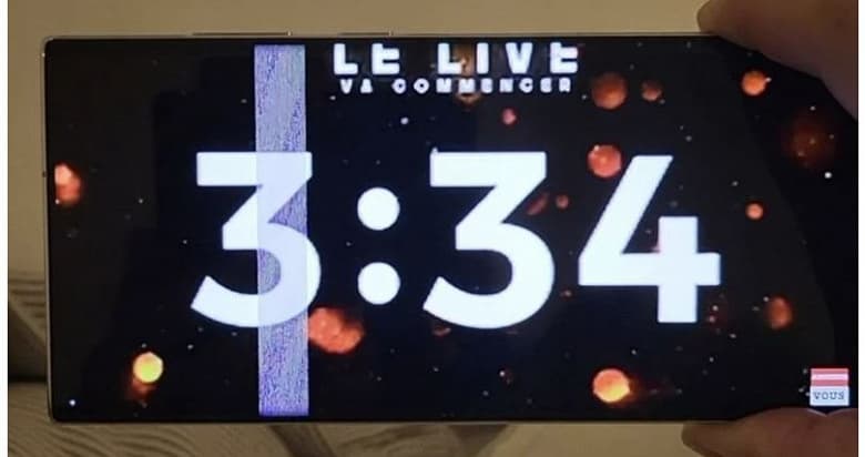 Некоторые владельцы Galaxy S22 Ultra столкнулись с проблемой в виде полосы на дисплее