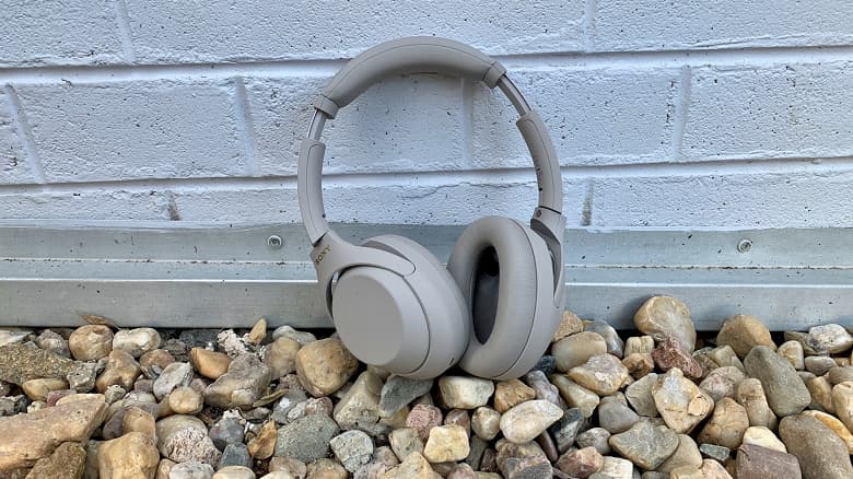 После полутора лет ожидания можно уверенно говорить, что наушники Sony WH-1000XM5 уже на подходе. Они засветились в базе FCC