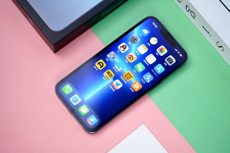 Камера iPhone 14 не будет сильно выступать, он получит «маленькую челку»