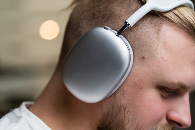 Apple AirPods Max 2 получат сенсорное управление вместо цифровой короны Apple AirPods Max 2 получат сенсорное управление вместо цифровой короны