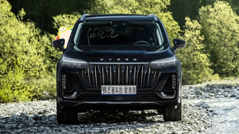 Новый премиальный кроссовер Chery Exeed VX впервые показали вживую