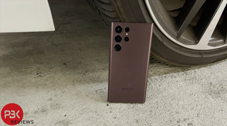 Samsung Galaxy S22 Ultra не боится воды, царапин и попасть под колеса автомобиля. Первый тест на прочность успешно пройден