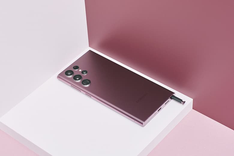 6,8-дюймовый AMOLED, 120 Гц, 108 Мп, 10х зум, встроенный стилус, 5000 мА·ч и 45 Вт. Samsung Galaxy S22 Ultra представлен официально