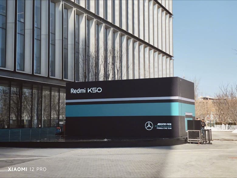 Xiaomi показала самую большую коробку для смартфона в истории и обещает крупнейшее мероприятие по распаковке