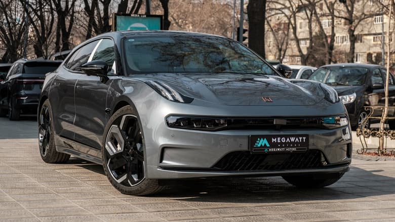 Запас хода 700 км, пневматическая подвеска, разгон до «сотни» за 3,6 с. Продажи Zeekr 001 неожиданно начались в Узбекистане