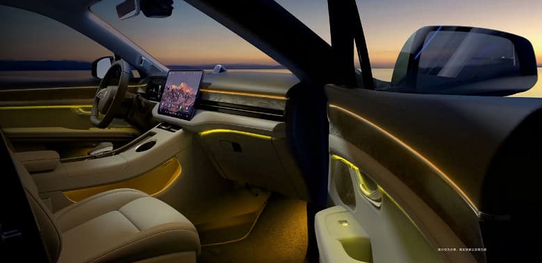 1000 км без подзарядки, разгон 0 до 100 км/ч за 4 с и Huawei HarmonyOS. Гибридный кроссовер Aito M5 выпустят в феврале и доставят покупателям в марте