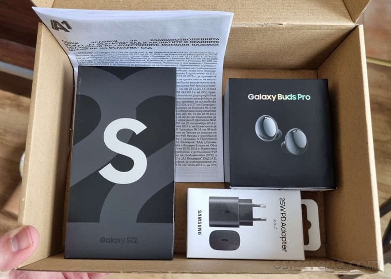 Samsung Galaxy S22 с подарочными Galaxy Buds Pro и блоком питания уже рассылают пользователям в Европе Samsung Galaxy S22 с подарочными Galaxy Buds Pro и блоком питания уже рассылают пользователям в Европе