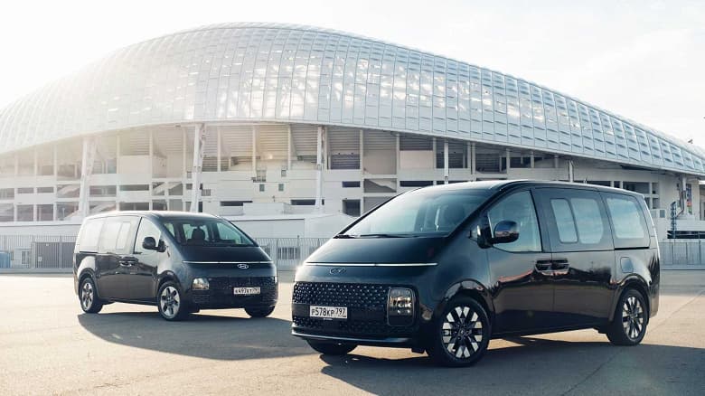 Футуристичный полноприводный минивэн Hyundai Staria приехал в России: цены и комплектации