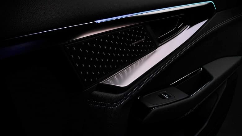 Renault показала салон гибридного Austral с атмосферной подсветкой и акустикой Harman/Kardon