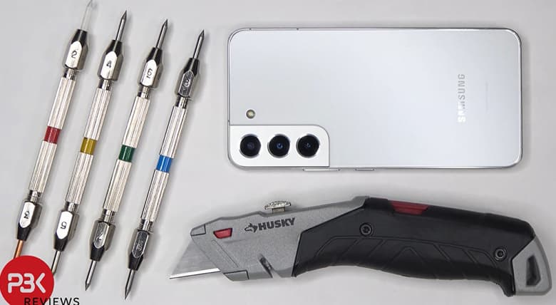 Samsung Galaxy S22 получил 10 из 10 баллов в тесте на прочность. Его сложно поцарапать и невозможно согнуть