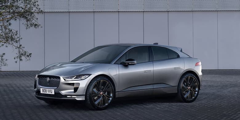 Опция Black Pack для Jaguar I-Pace включает 22-дюймовые диски, спойлер, пневматическую подвеску и поддержку Amazon Alexa
