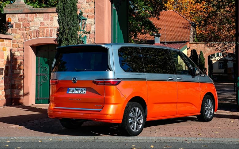 В России начали продавать новые минивэны Volkswagen Multivan T7. Цена – 8-9 млн рублей