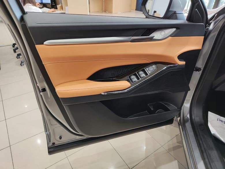 В Казахстане стартуют продажи Haval H6. Дилеры раскрыли цены и комплектации новинки, которая пока не появится в России