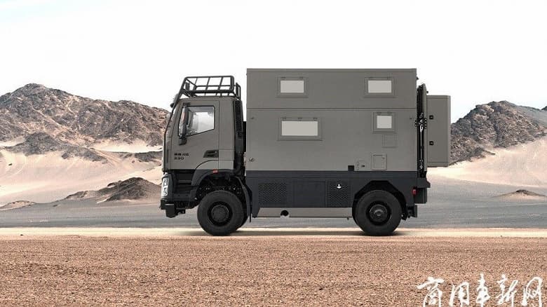 Жилплощадь 18 квадратных метров, своя терраса, дизельный двигатель объемом 8,7 литра и запас хода 2000 км. В Китае представлен двухэтажный автодом SAIC Maxus Everest