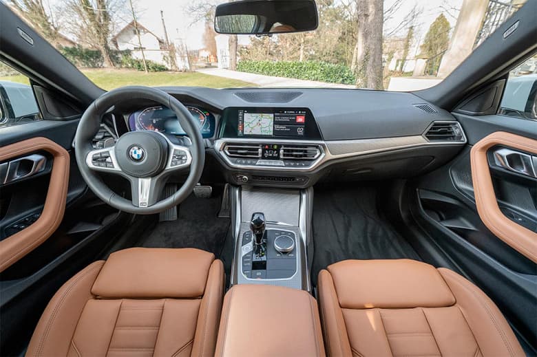 Вдвое дороже обещанного: в автосалонах российских дилеров появилось спортивное купе BMW 2-Series