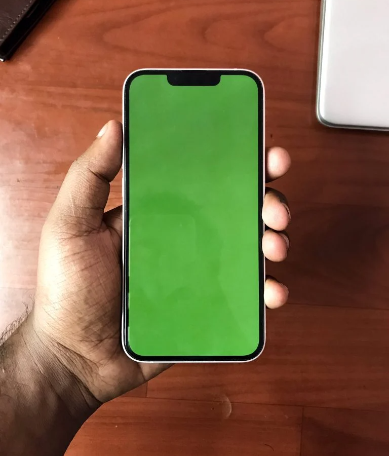 Apple, что случилось с качеством? iOS 16.1 вызывает «зеленый экран» и зависания iPhone 13 и iPhone 14