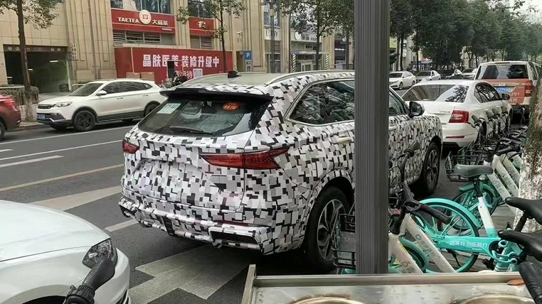 Это Haval H6 нового поколение. Автомобиль впервые засняли внутри и снаружи