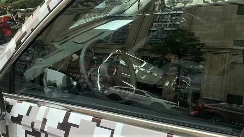 Это Haval H6 нового поколение. Автомобиль впервые засняли внутри и снаружи