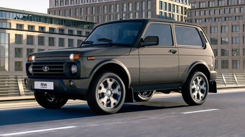 «Ситуация с комплектующими постоянно улучшается, некомплекта становится меньше», — АвтоВАЗ продолжает дооснащать некомплектные «Нивы»