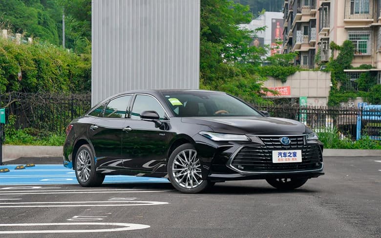 В Россию впервые приехала Toyota Avalon. Это «увеличенная Camry»