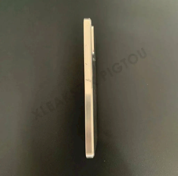 Таким будет Xiaomi 13. Появились первые живые фото макета нового флагмана