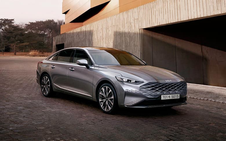Двигатель V6 3,5 л, 300 л.с., полный привод. В продаже в России появился бизнес-седан Kia K8