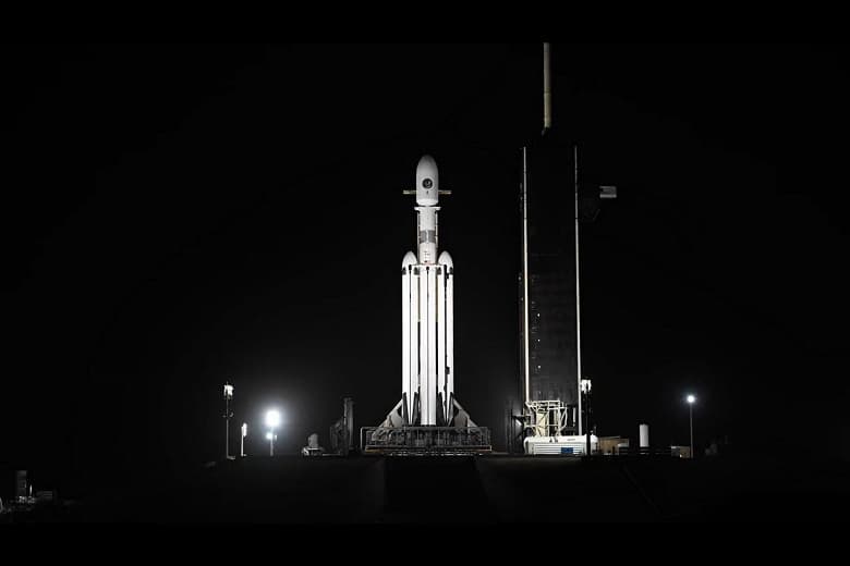 SpaceX запустила ракету Falcon Heavy впервые за три года. На борту – засекреченный военный спутник и исследовательский микроспутник TETRA-1