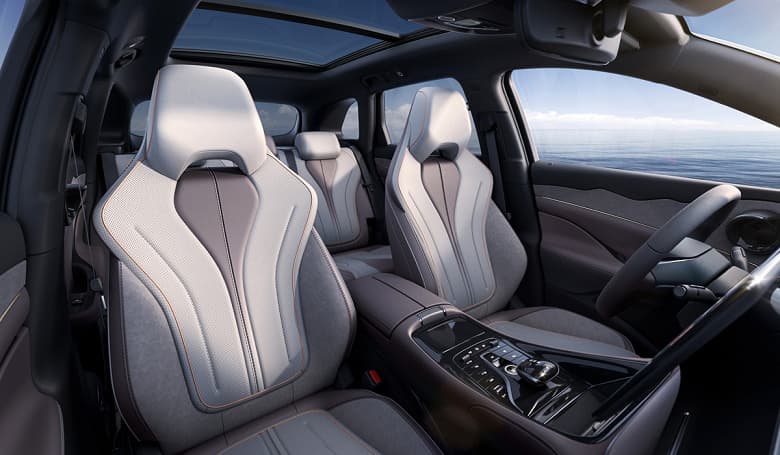 401 л.с., разгон от 0 до 100 км/ч за 4,7 с и 200 км пробега только на аккумуляторе. Представлен гибридный кроссовер BYD Frigate 07