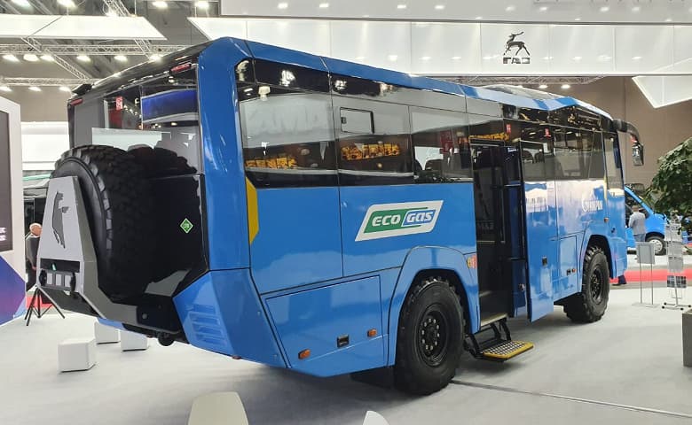 290 л.с., «автомат» и возможность перевозки 32 пассажиров. Состоялся публичный показ полноприводного автобуса КамАЗ-6250