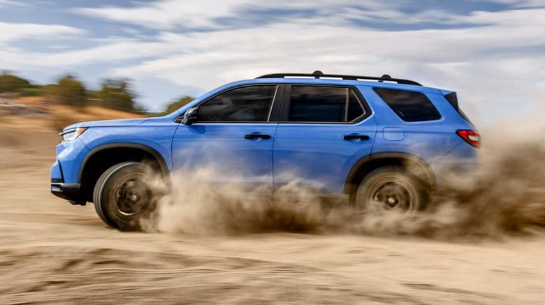 Honda представила новое поколение большого кроссовера Pilot: 8 мест, полный привод, двигатель V6 3,5 литра и 10-ступенчатый «автомат»