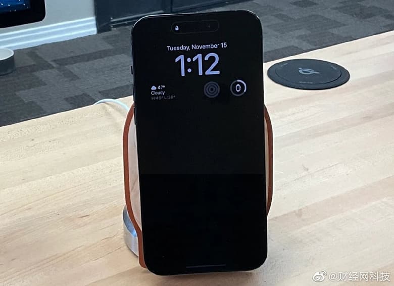 Теперь как на Android. Так выглядит всегда включённый экран iPhone с новой прошивкой