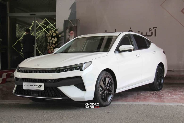 Седан, кроссовер и рамный пикап. Названы иранские авто Kerman Motor, которые могут появиться в России: изображения и параметры