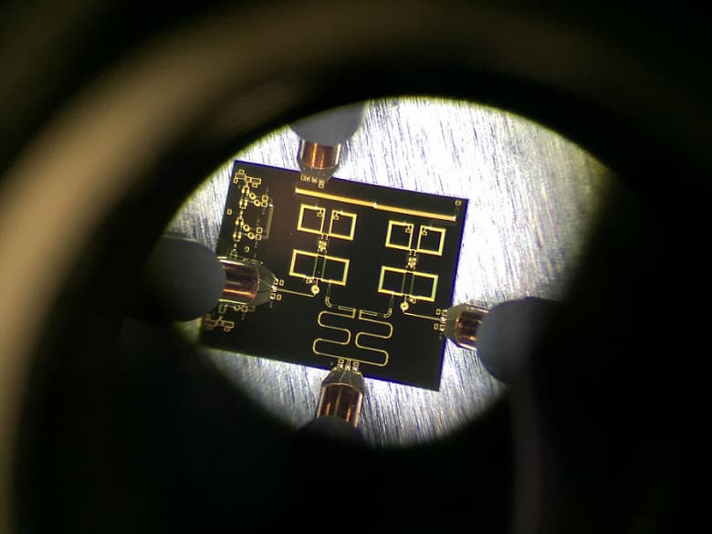 В России разработали микросхему для сверхбыстрой передачи спутниковых данных В России разработали микросхему для сверхбыстрой передачи спутниковых данных