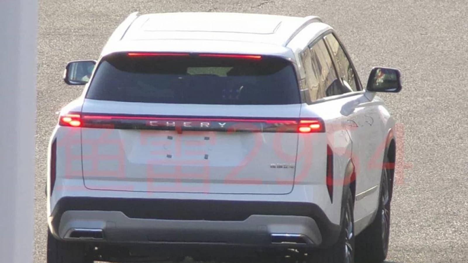 Chery впервые показала похожий на Range Rover Evoque кроссовер. Появились живые фото