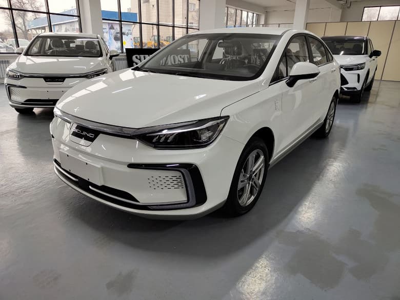 «Машины, которые скоро начнёт собирать Автотор». Инсайдер полагает, что на конвейере российского завода могут прописаться электромобиль BAIC EU5 и кроссовер BAIC X7